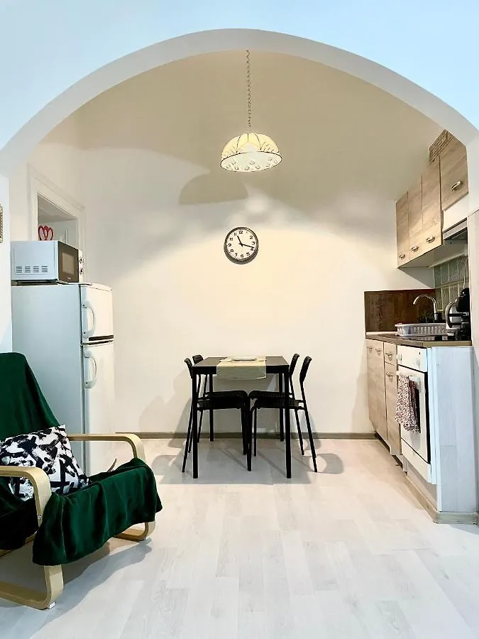 White Apartment Near The Famous New York Cafe ブダペスト