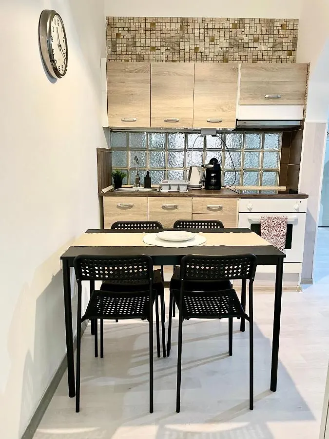 White Apartment Near The Famous New York Cafe ブダペスト