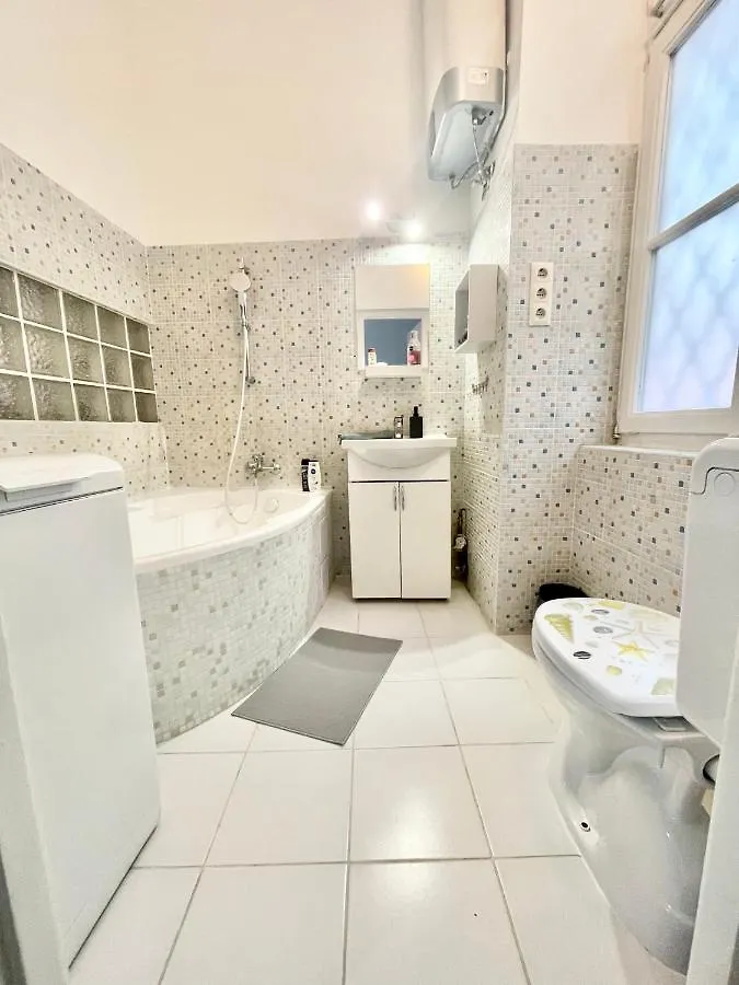 White Apartment Near The Famous New York Cafe Budapeszt