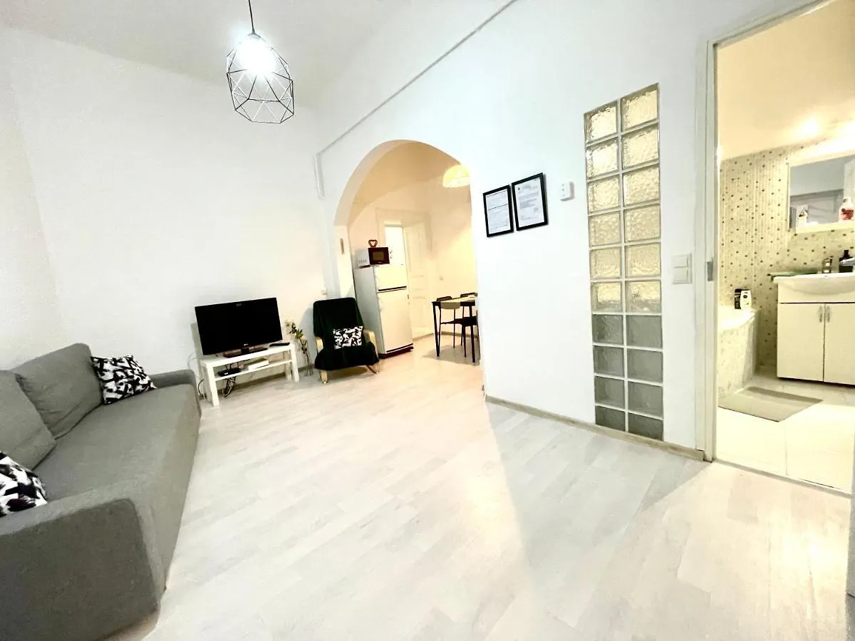 White Apartment Near The Famous New York Cafe Budapeszt